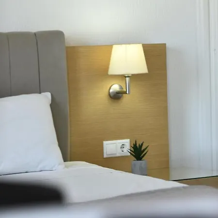 Phaistos Hotell 2*