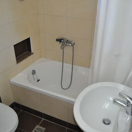 Phaistos Hotell 2*