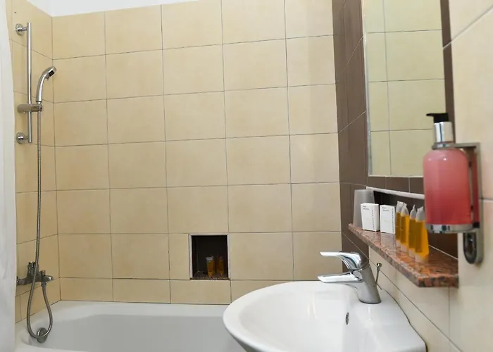 Phaistos 2* טולון